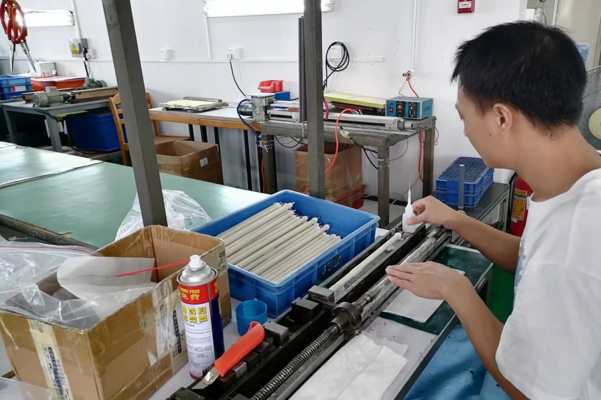 Taller de producción de rodillos de carga